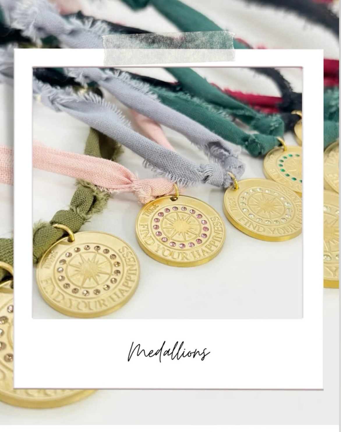 Medallón “Brújula de la Felicidad” – Madre Faro - Imagen 3